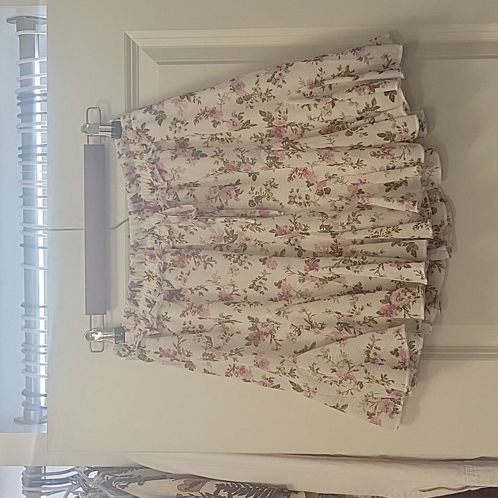 NWT Vici floral ruffle mini skirt